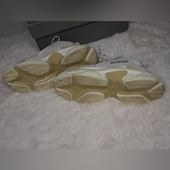 Balenciaga | Triple S Sneaker in White - Size 40 - Picture 9 of 13